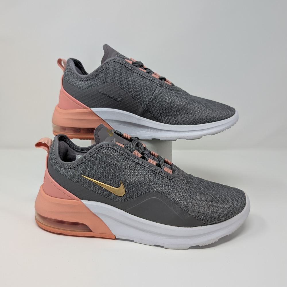 Nike Women's Air Max Motion 2 Size 7